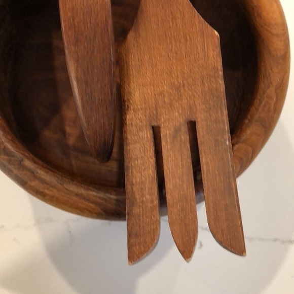 The cellar teak wooden bowls (2) and Canadian made wooden spoon fork salad tongs - Picture 2 of 8